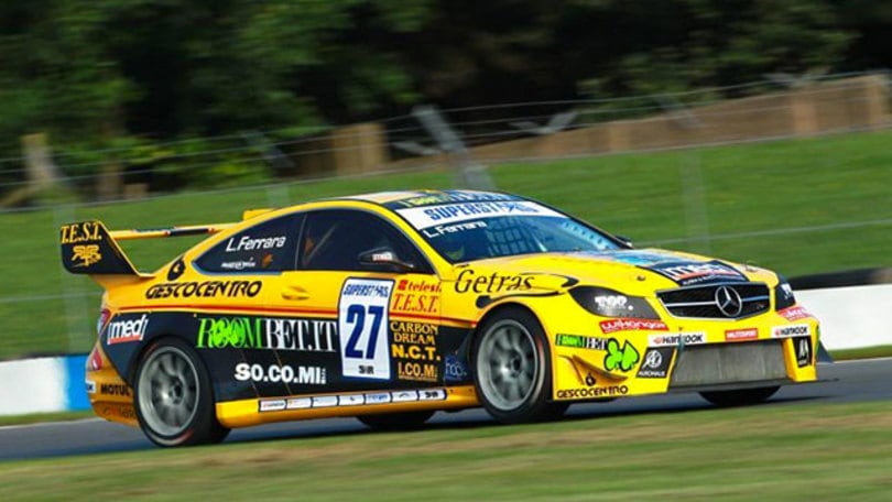 Finalmente alla vittoria Ferrara in Superstars