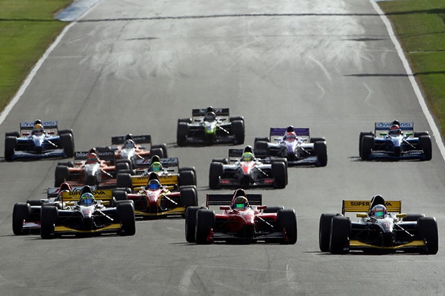 Giovesi ancora 3° in AutoGP, gara-2 a Karthikeyan