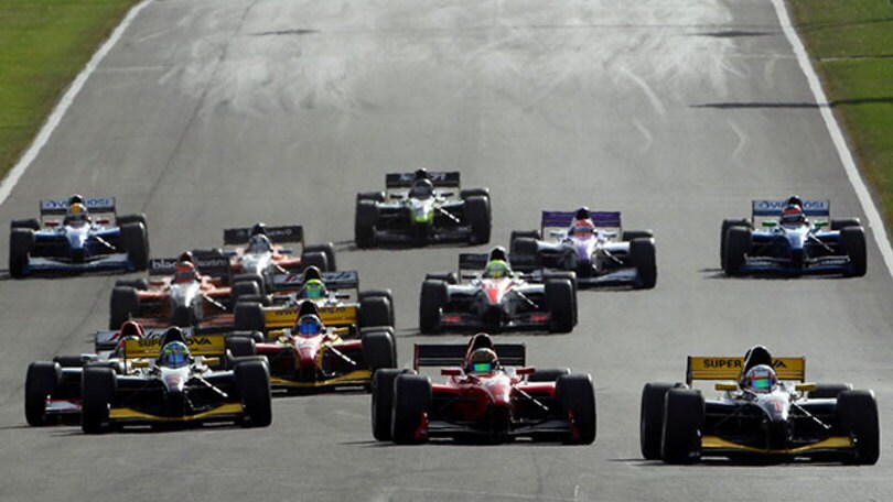 Giovesi ancora 3° in AutoGP, gara-2 a Karthikeyan