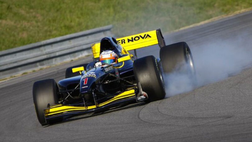 AutoGP: Karthikeyan vince gara-1