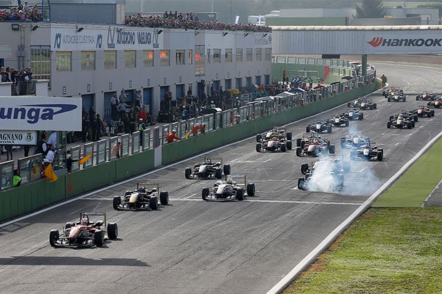 Marciello fermo al via, vince Lynn