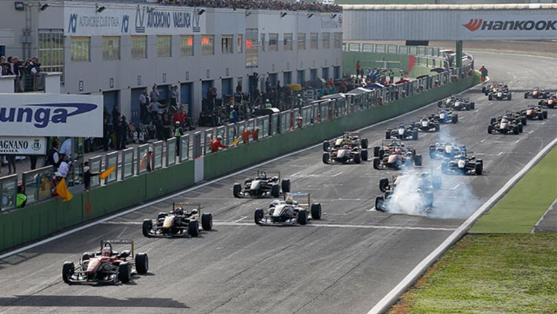 Marciello fermo al via, vince Lynn