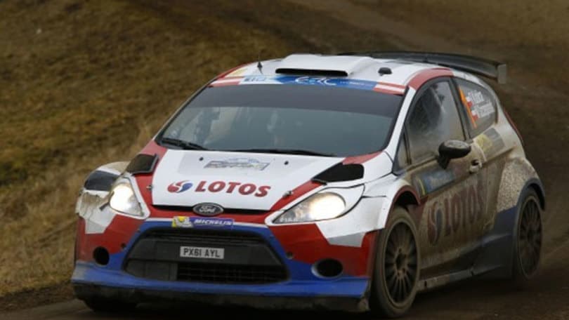 Kubica recupera e vince nell’ultima PS