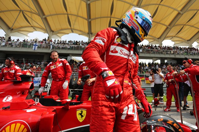Solo Alonso in pista nei test del Bahrain