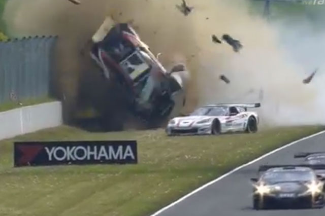 Mucchio in Germania fra le GT Adac (video)