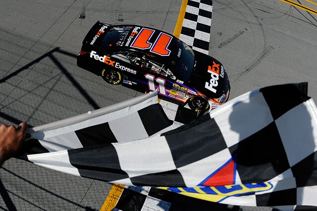 Nascar: prima vittoria di Hamlin a Talladega