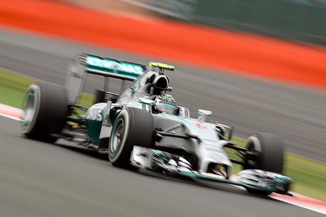 Rosberg, una pole in sole tre curve