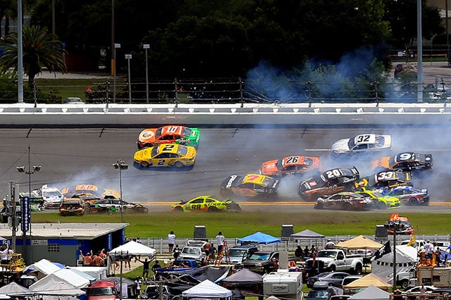 Nascar: un temporale premia Almirola