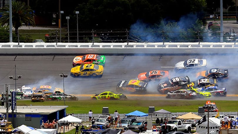 Nascar: un temporale premia Almirola