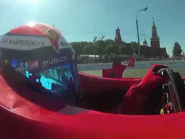La Ferrari sulle strade di Mosca