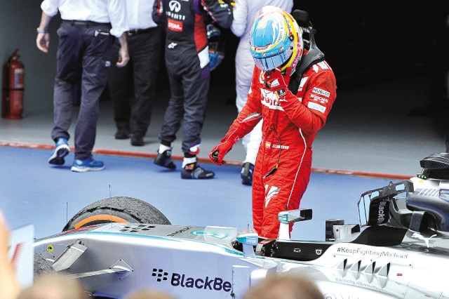 Alonso "bussa" alla Mercedes