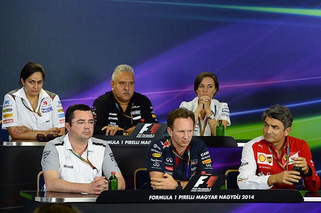 Horner si stufa: "Fateci domande sulle corse!"