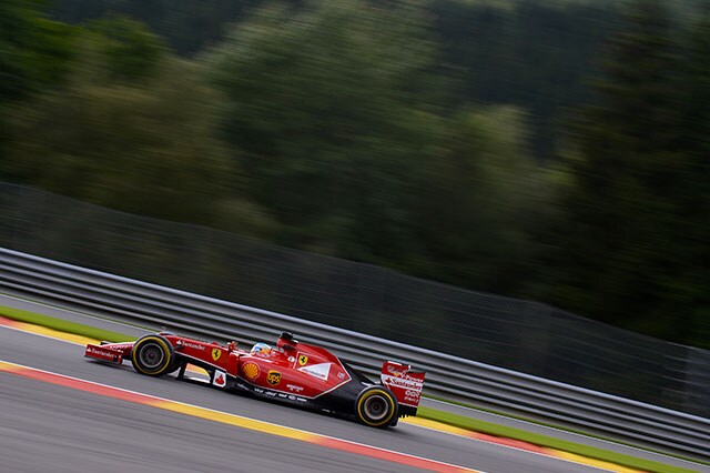 Alonso assecondato dalla macchina