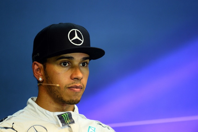 Hamilton generoso: "Abbiamo sbagliato tutti e due"