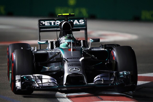 Rosberg, rotto il cablaggio del volante