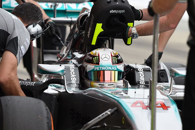 Hamilton ringrazia i suoi meccanici