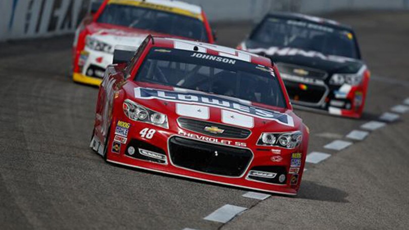 Nascar: Johnson vince, rissa ai box