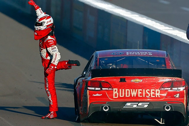 Nascar a Phoenix: Harvick vince e va in finale