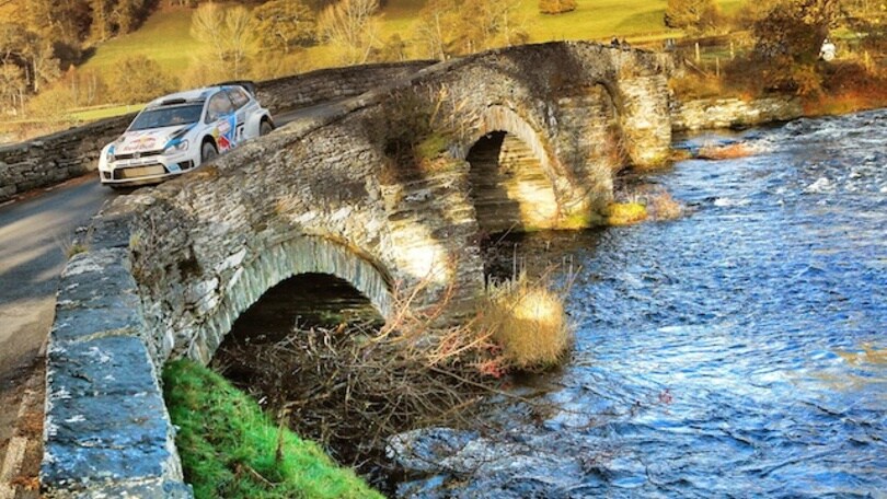 Anche nei rally vietati i team radio