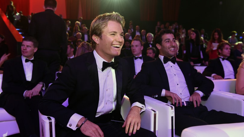 Hamilton, Rosberg e Ricciardo: selfie sul palco