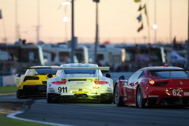 Le Porsche si autoeliminano a Daytona [video]