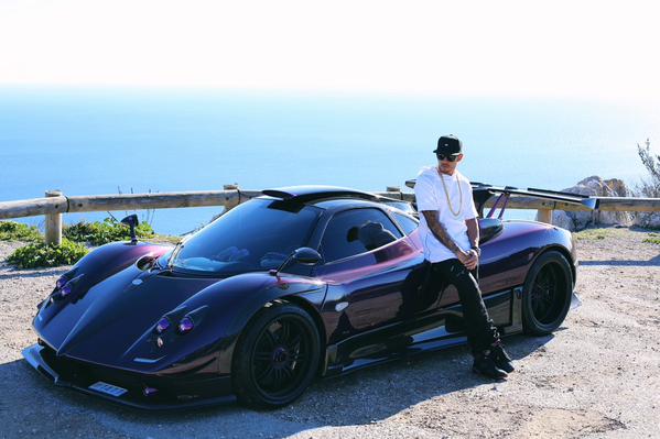 Lewis Hamilton in giro con la sua... bambina