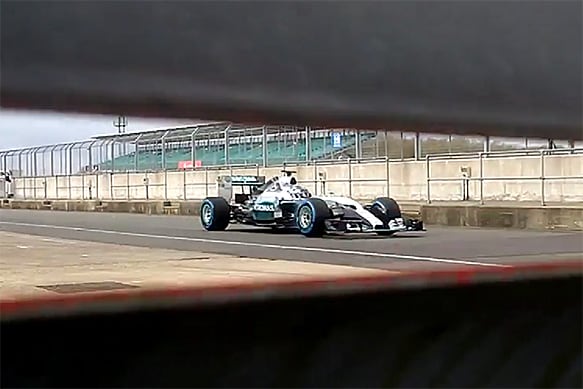 F1, la Mercedes F06 in pista a Silverstone