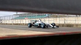 F1, la Mercedes F06 in pista a Silverstone