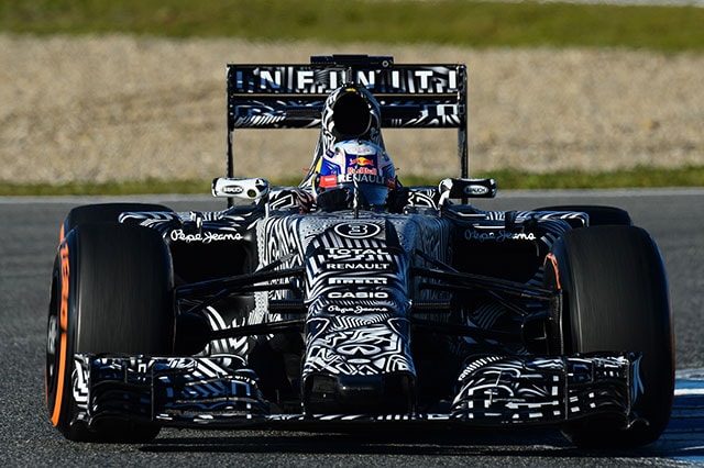 La Red Bull RB11 in pista camuffata