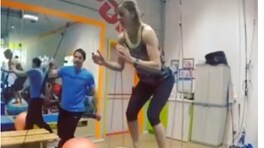 Susie Wolff si prepara in palestra per i test F1 di Barcellona