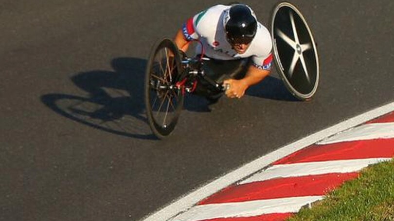 Alex Zanardi si è fratturato una clavicola contro un guard rail