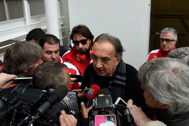 Sergio Marchionne visita il box Ferrari