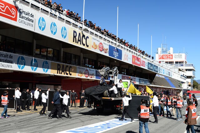 Test F1 Barcellona: le immagini dei soccorsi ad Alonso