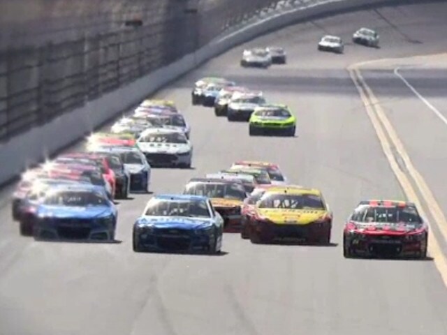 Daytona 500, brilla la stella di Joey Logano