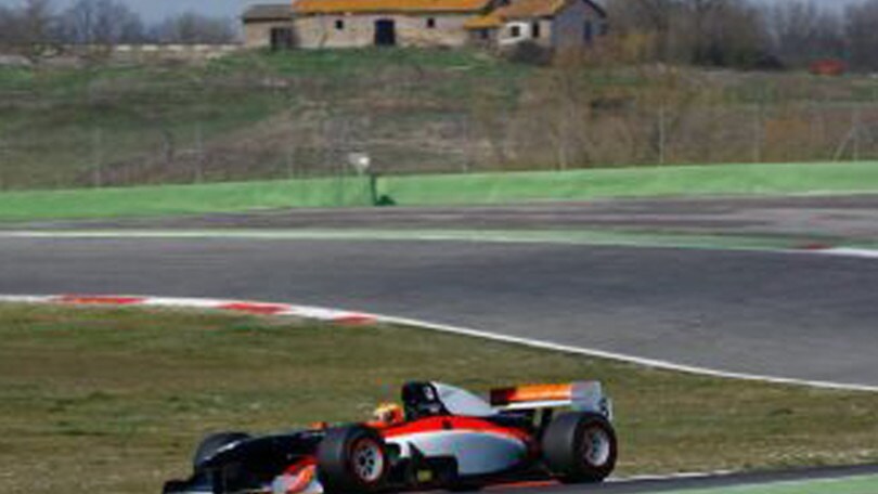 Auto GP: Pizzonia il più veloce nei test