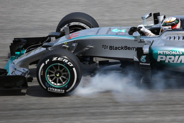 Hamilton supera anche i (doppi) problemi