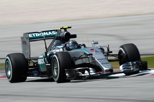 Problemi di tenuta per Rosberg