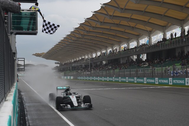 Hamilton euforico, Rosberg depresso