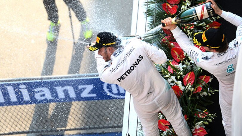 F1 Cina, guarda la supergallery della gara