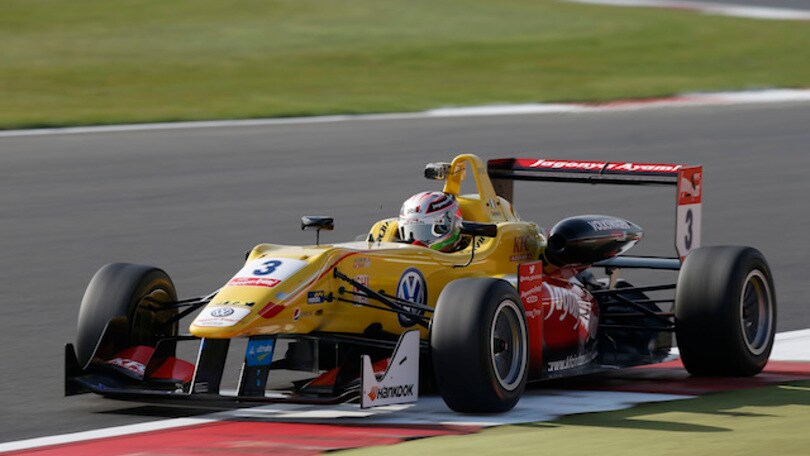 EuroF3: Giovinazzi è il leader