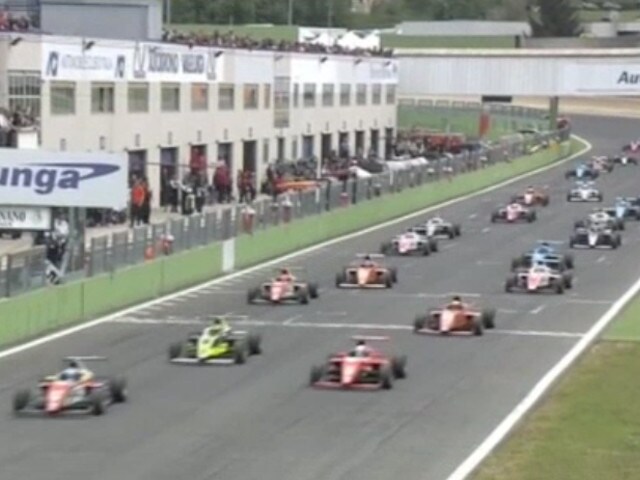F.4 Vallelunga, Aron parte forte