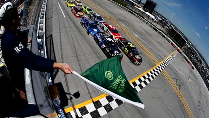 Nascar: Earnhardt mette tutti... in fila a Talladega