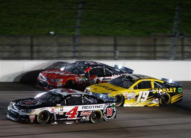 Nascar: Johnson mette la terza in Kansas