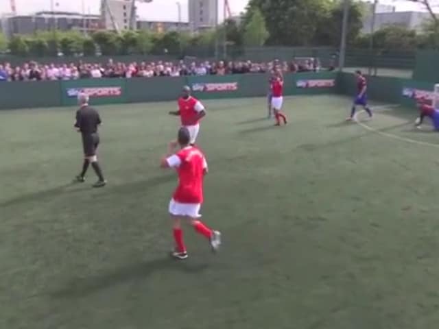 Hamilton in campo con le stelle dell'Arsenal