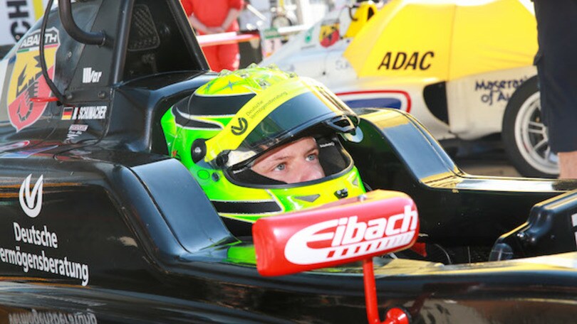 Frattura alla mano per Schumacher jr (video)