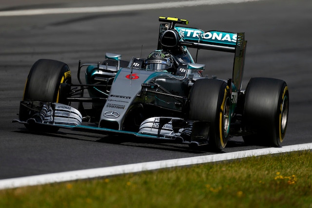 F1, Rosberg guida la tripletta Mercedes