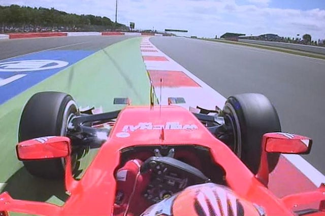 Il vento e quelle righe bianche di Silverstone