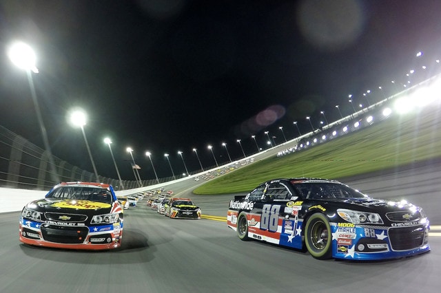 Nascar: Earnhardt vince, paura per Dillon