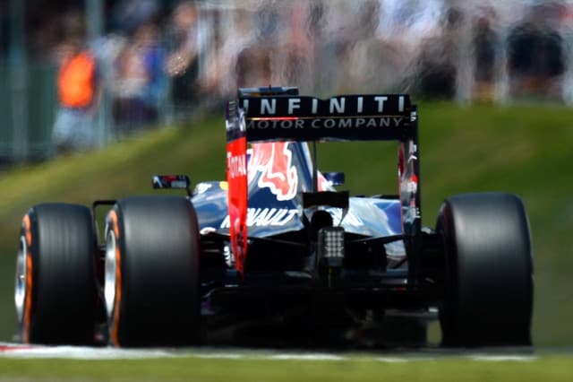 Red Bull tratta i motori Mercedes per il 2016