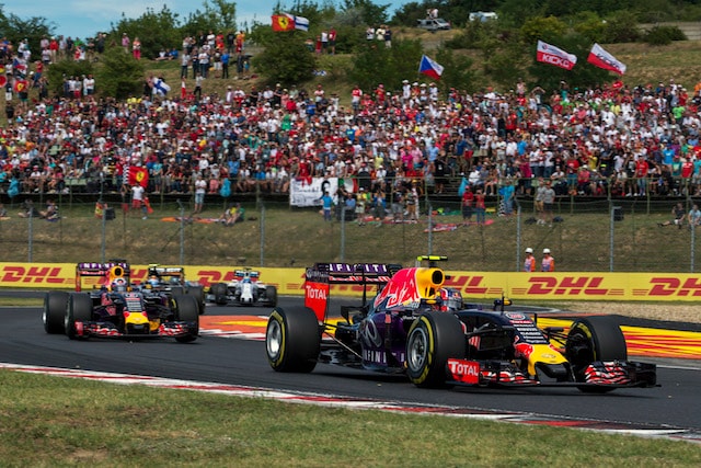 Kvyat secondo nonostante la penalità